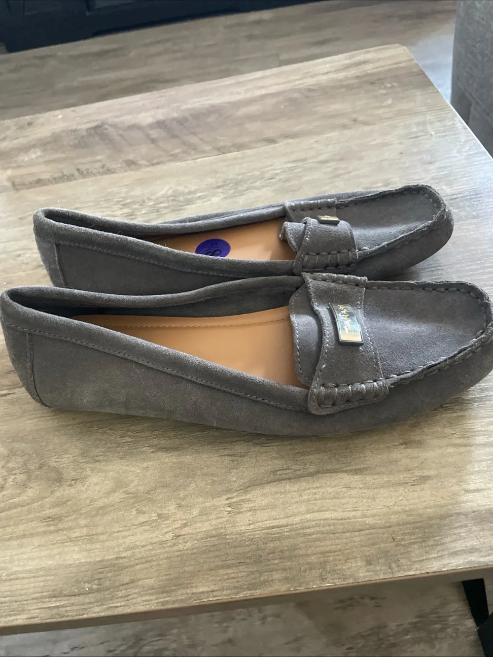 Tahari Marilu Gray suede leather slip on Loafers. Golden logo women’s 8.5 GRYCW